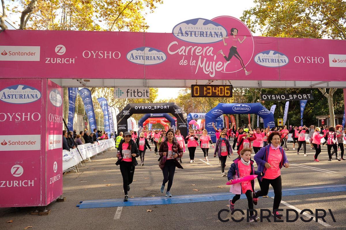 Llegada de la Carrera de la Mujer de Barcelona (ARCO IZQUIERDO 79)