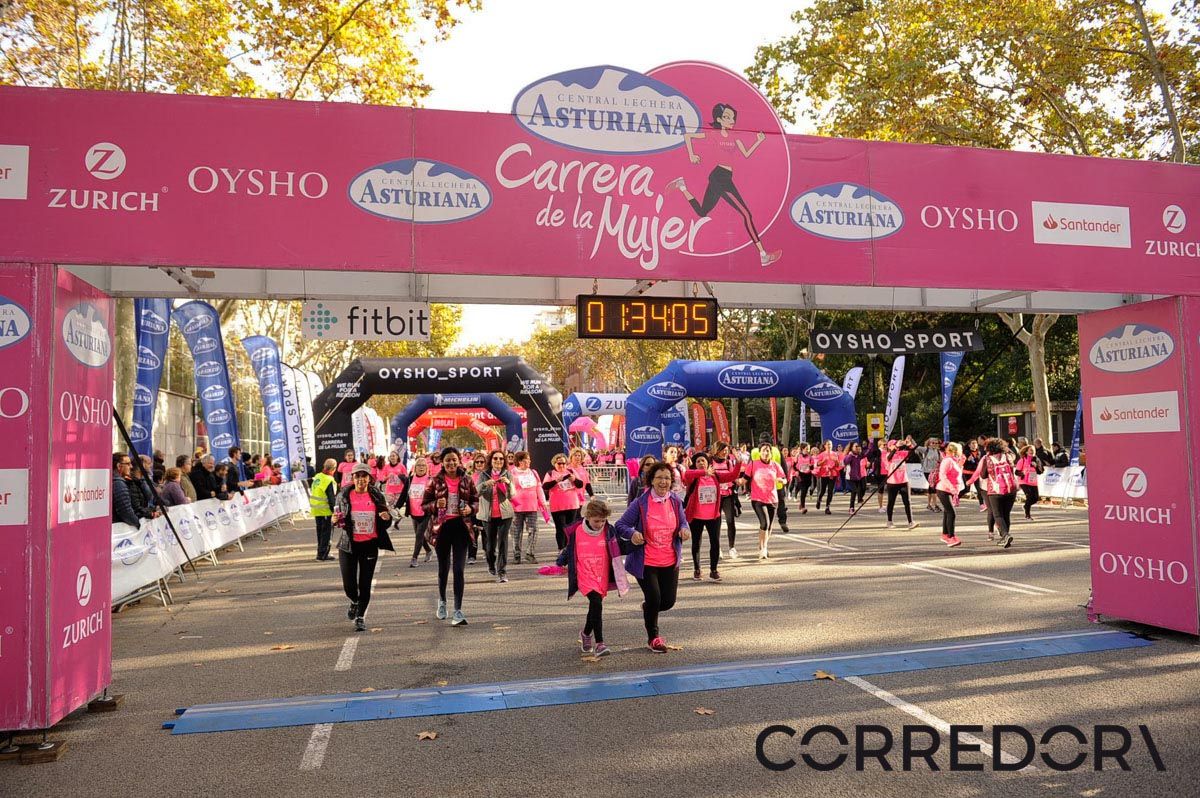 Llegada de la Carrera de la Mujer de Barcelona (ARCO IZQUIERDO 79)
