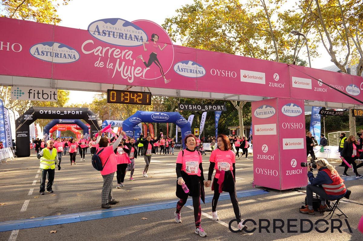 Llegada de la Carrera de la Mujer de Barcelona (ARCO IZQUIERDO 79)