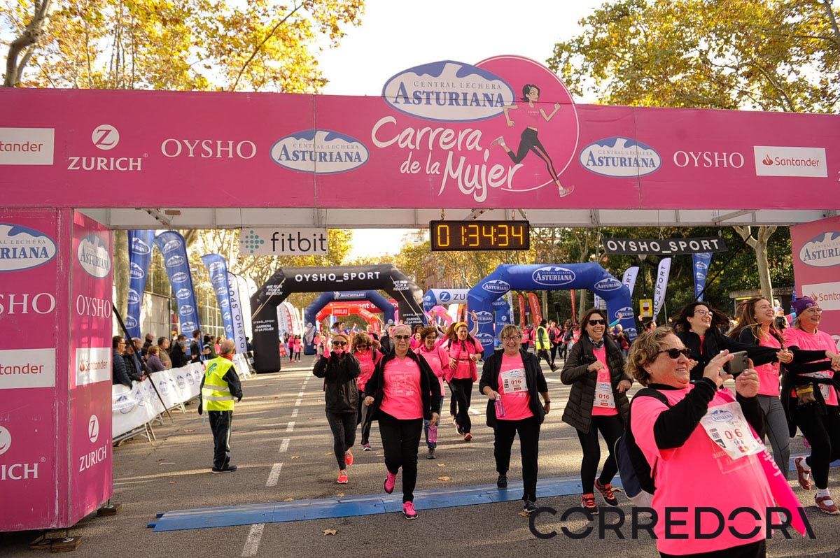 Llegada de la Carrera de la Mujer de Barcelona (ARCO IZQUIERDO 79)