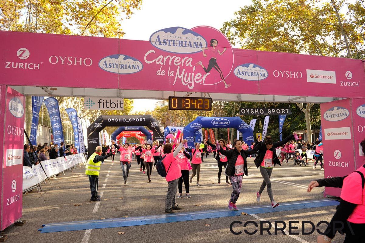 Llegada de la Carrera de la Mujer de Barcelona (ARCO IZQUIERDO 79)