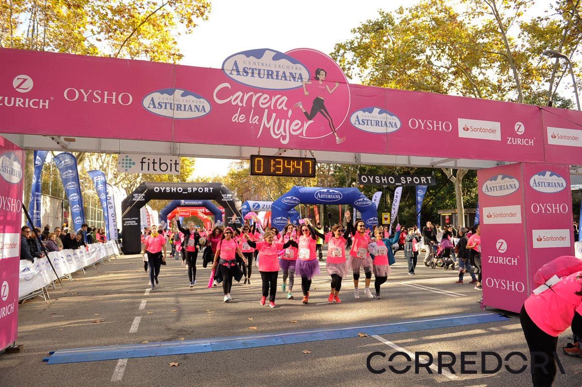 Llegada de la Carrera de la Mujer de Barcelona (ARCO IZQUIERDO 79)