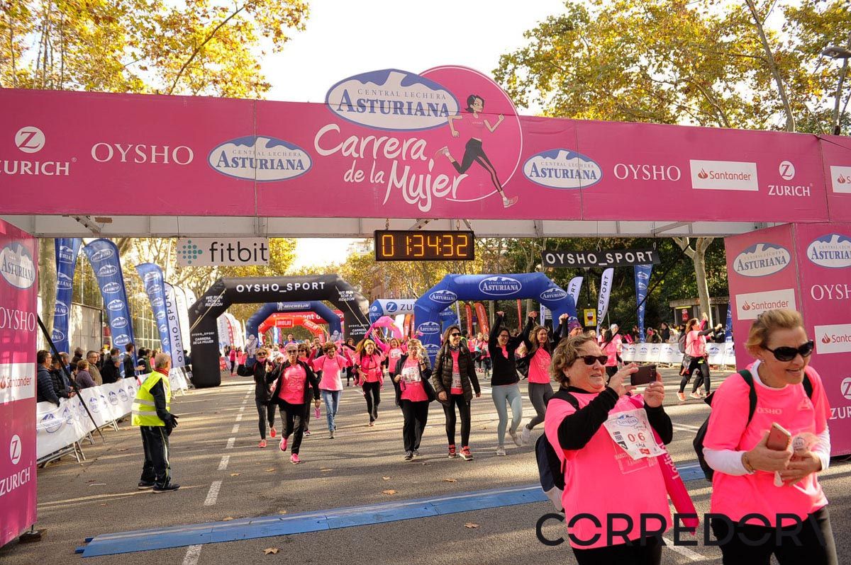 Llegada de la Carrera de la Mujer de Barcelona (ARCO IZQUIERDO 79)