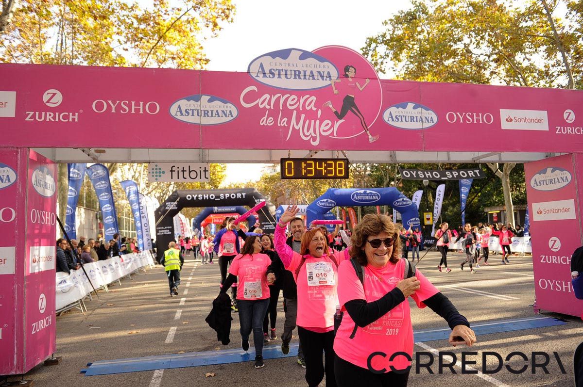Llegada de la Carrera de la Mujer de Barcelona (ARCO IZQUIERDO 79)