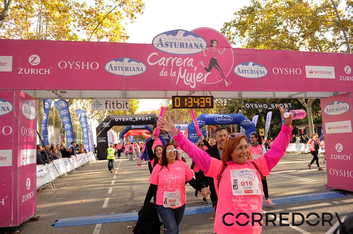 Llegada de la Carrera de la Mujer de Barcelona (ARCO IZQUIERDO 79)