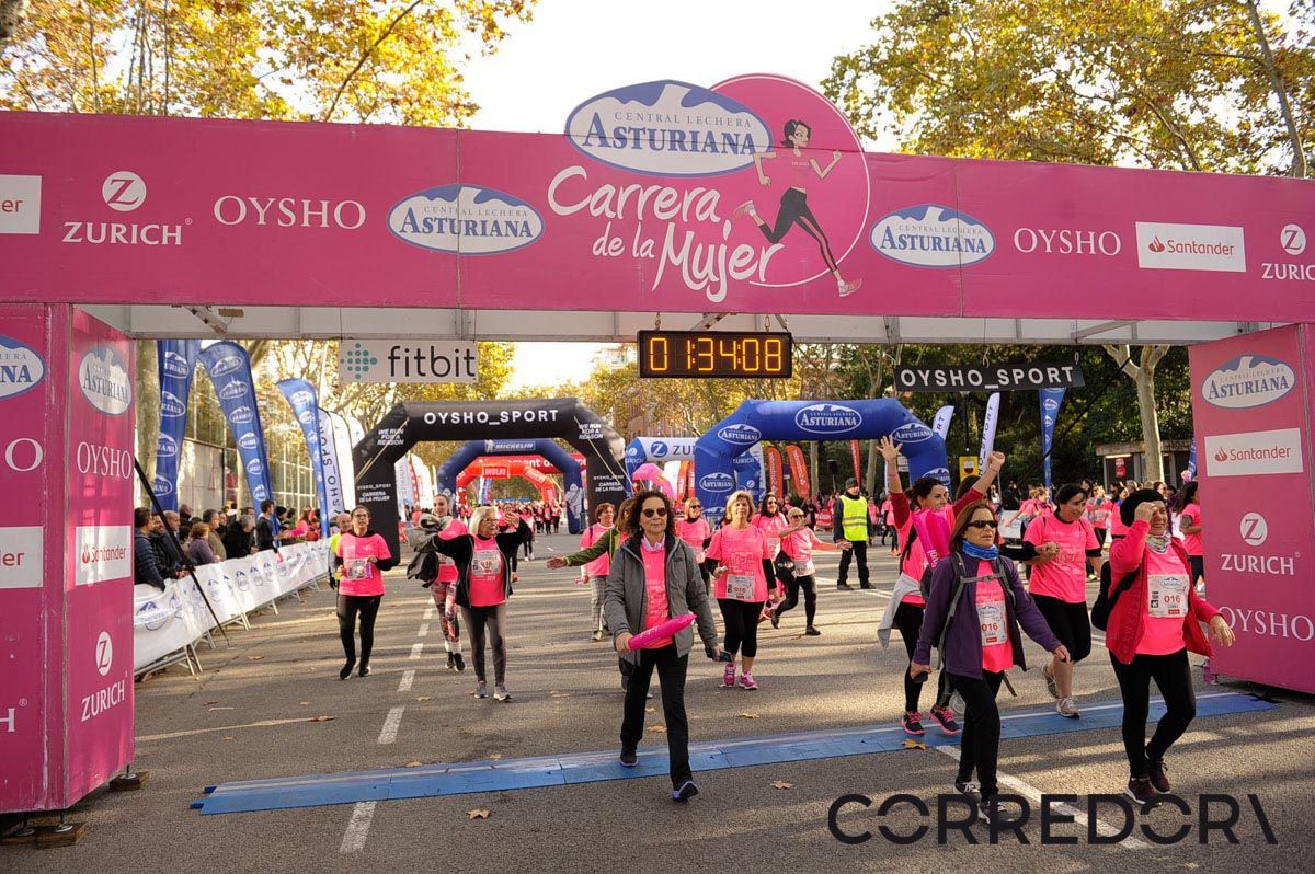 Llegada de la Carrera de la Mujer de Barcelona (ARCO IZQUIERDO 79)