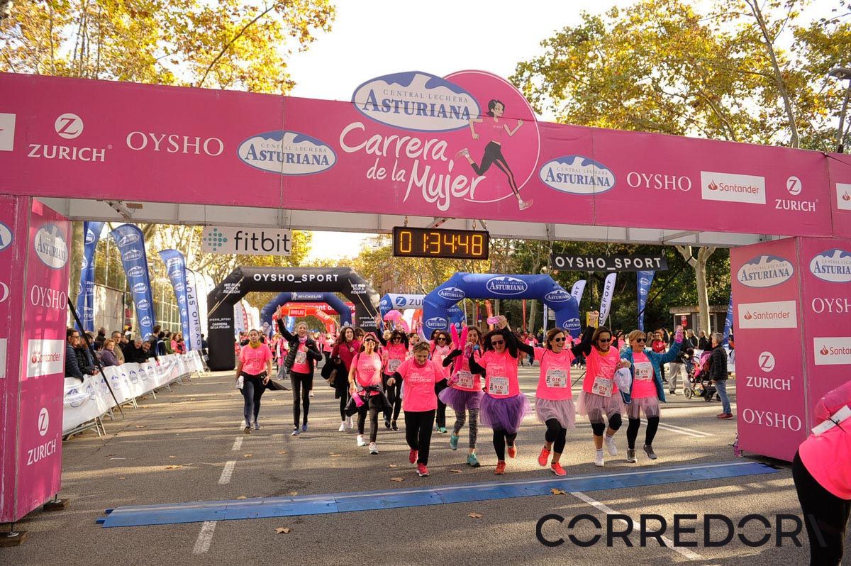 Llegada de la Carrera de la Mujer de Barcelona (ARCO IZQUIERDO 79)