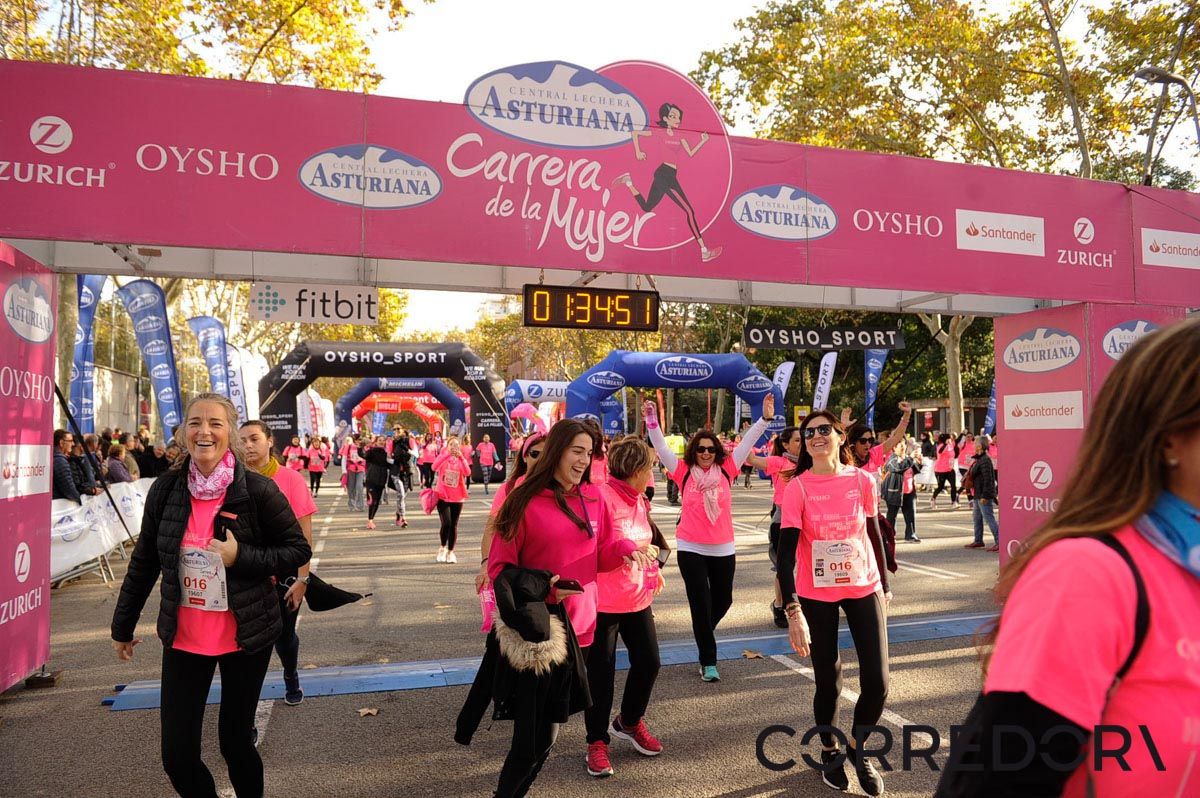 Llegada de la Carrera de la Mujer de Barcelona (ARCO IZQUIERDO 79)