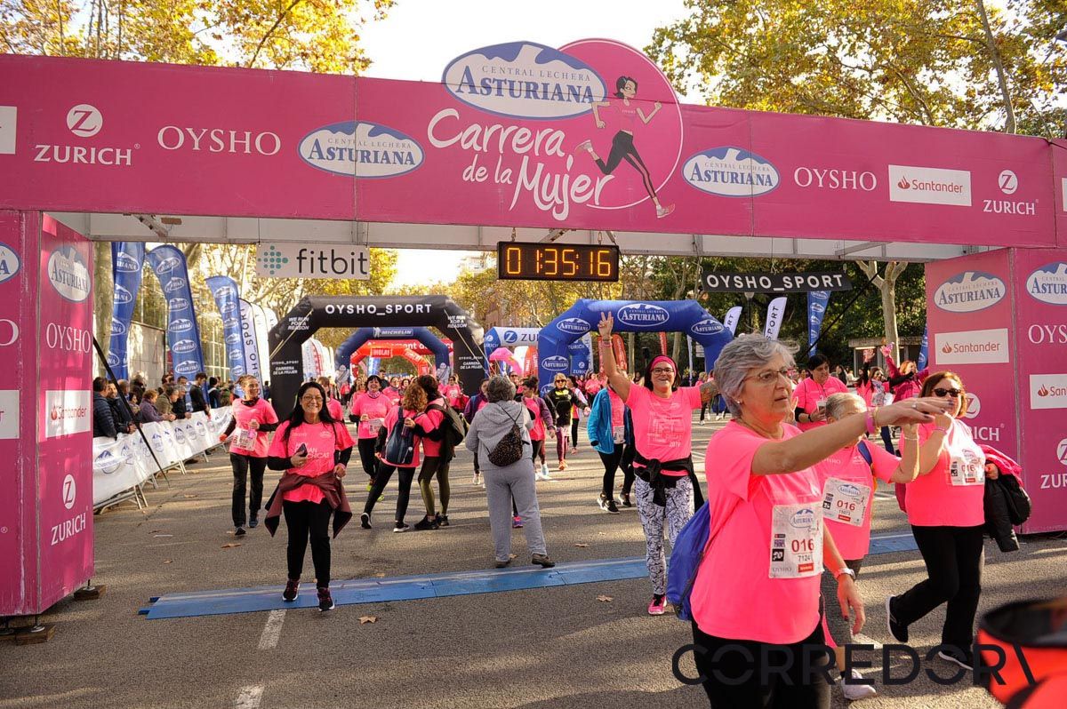 Llegada de la Carrera de la Mujer de Barcelona (ARCO IZQUIERDO 80)