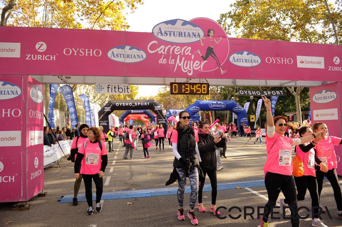 Llegada de la Carrera de la Mujer de Barcelona (ARCO IZQUIERDO 79)