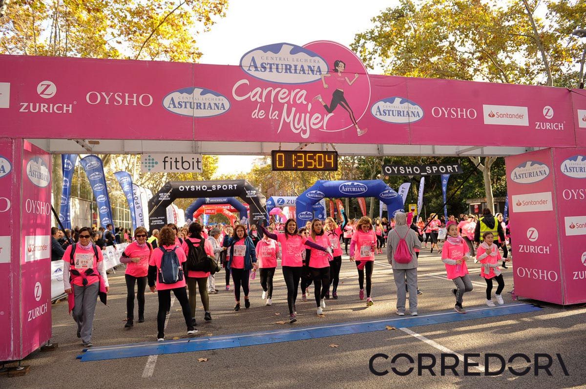 Llegada de la Carrera de la Mujer de Barcelona (ARCO IZQUIERDO 80)