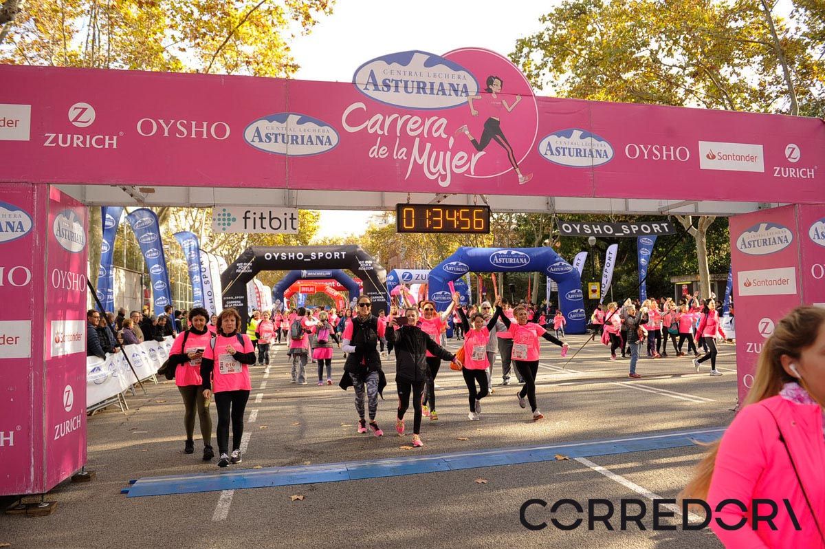 Llegada de la Carrera de la Mujer de Barcelona (ARCO IZQUIERDO 79)