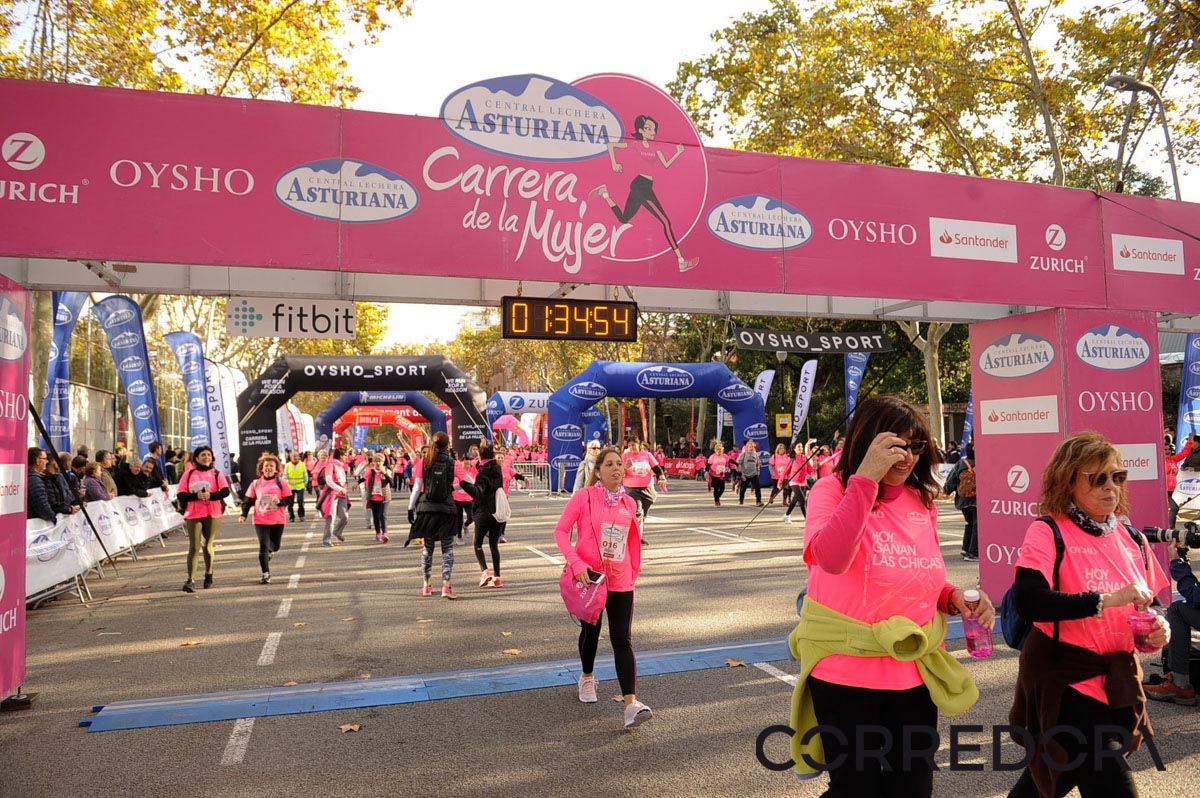 Llegada de la Carrera de la Mujer de Barcelona (ARCO IZQUIERDO 79)