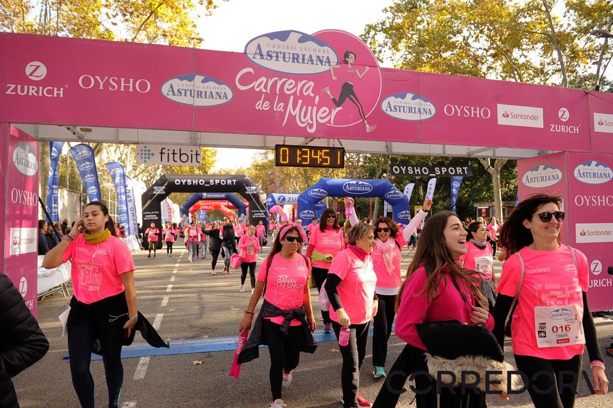 Llegada de la Carrera de la Mujer de Barcelona (ARCO IZQUIERDO 79)