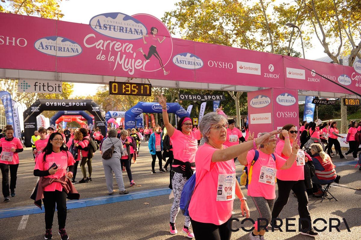 Llegada de la Carrera de la Mujer de Barcelona (ARCO IZQUIERDO 80)