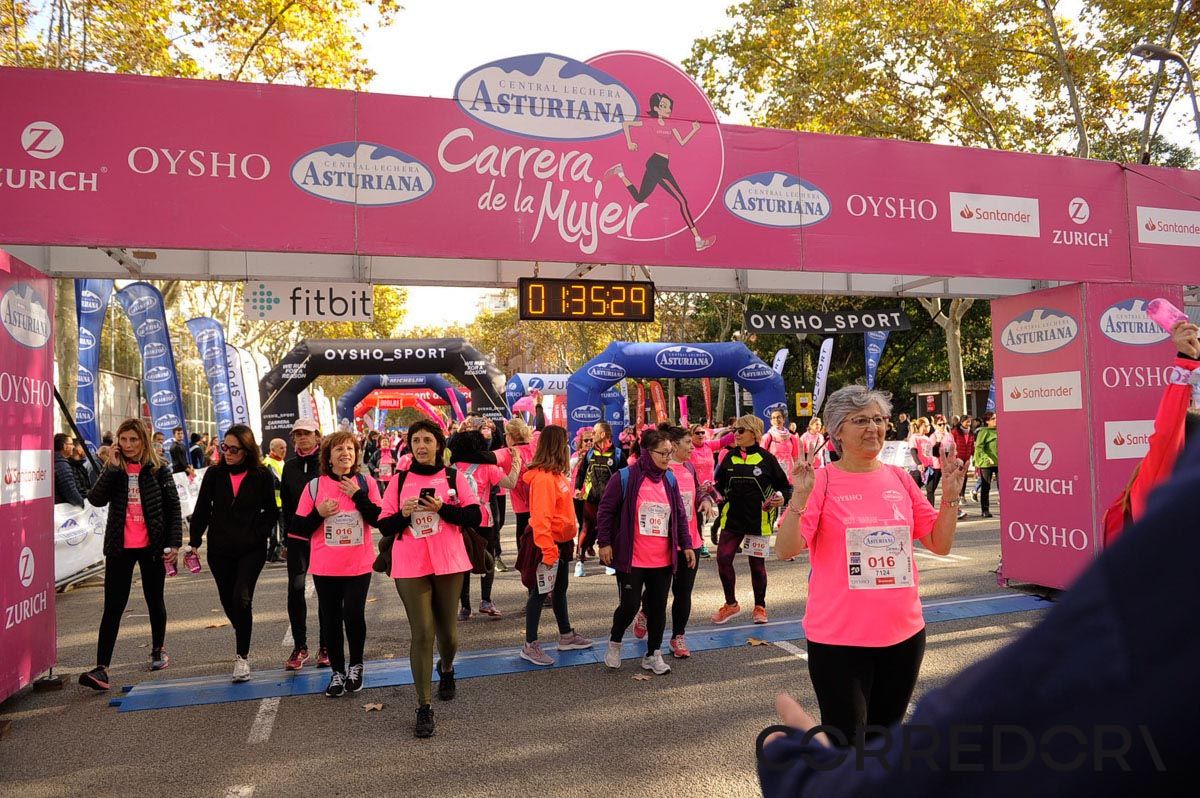 Llegada de la Carrera de la Mujer de Barcelona (ARCO IZQUIERDO 80)