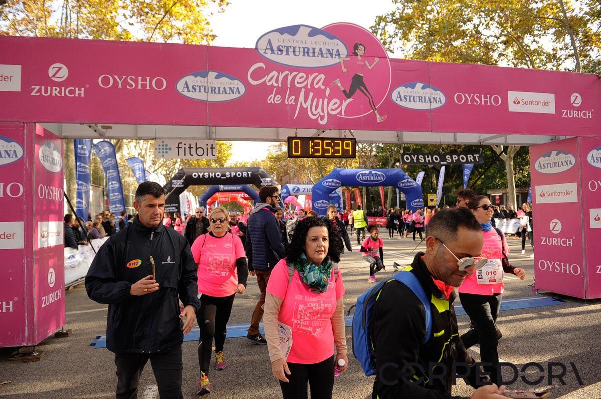 Llegada de la Carrera de la Mujer de Barcelona (ARCO IZQUIERDO 80)