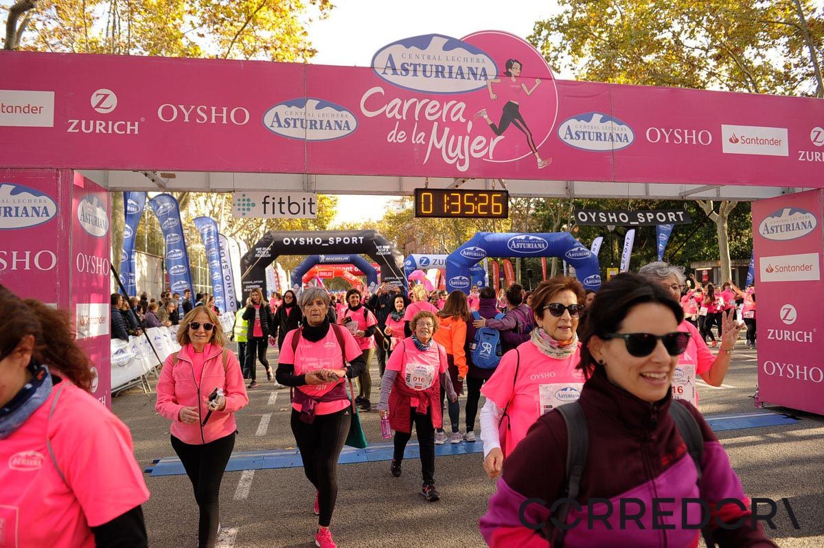 Llegada de la Carrera de la Mujer de Barcelona (ARCO IZQUIERDO 80)