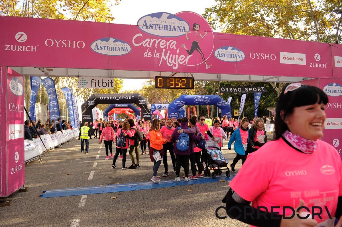 Llegada de la Carrera de la Mujer de Barcelona (ARCO IZQUIERDO 80)