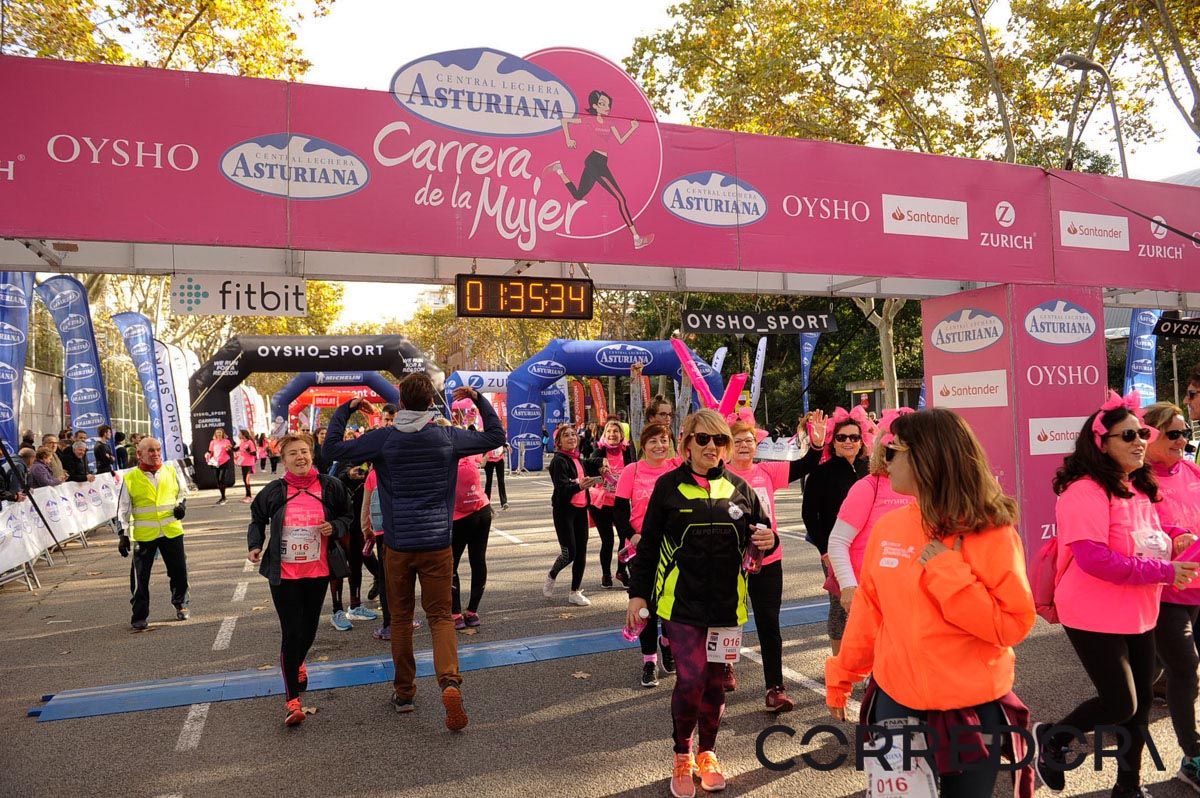 Llegada de la Carrera de la Mujer de Barcelona (ARCO IZQUIERDO 80)