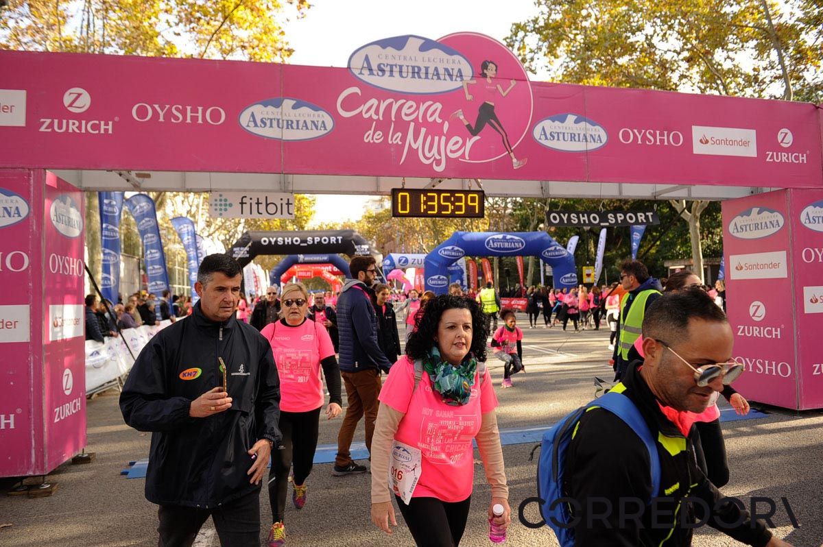 Llegada de la Carrera de la Mujer de Barcelona (ARCO IZQUIERDO 80)