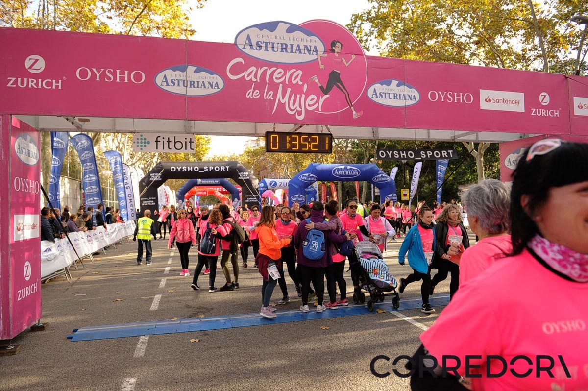 Llegada de la Carrera de la Mujer de Barcelona (ARCO IZQUIERDO 80)