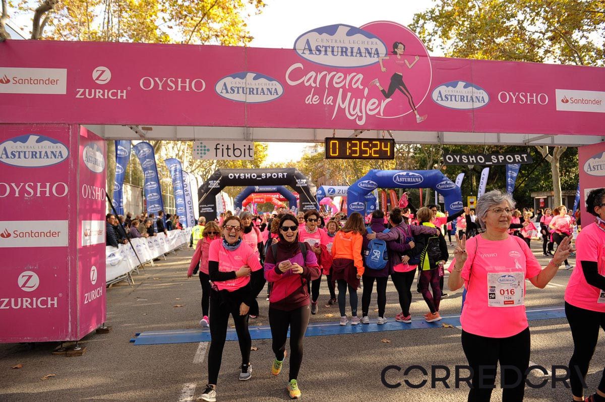 Llegada de la Carrera de la Mujer de Barcelona (ARCO IZQUIERDO 80)