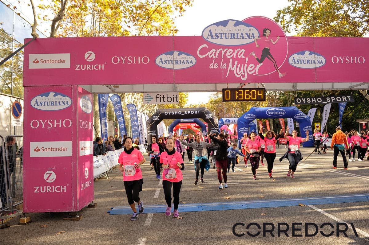 Llegada de la Carrera de la Mujer de Barcelona (ARCO IZQUIERDO 81)