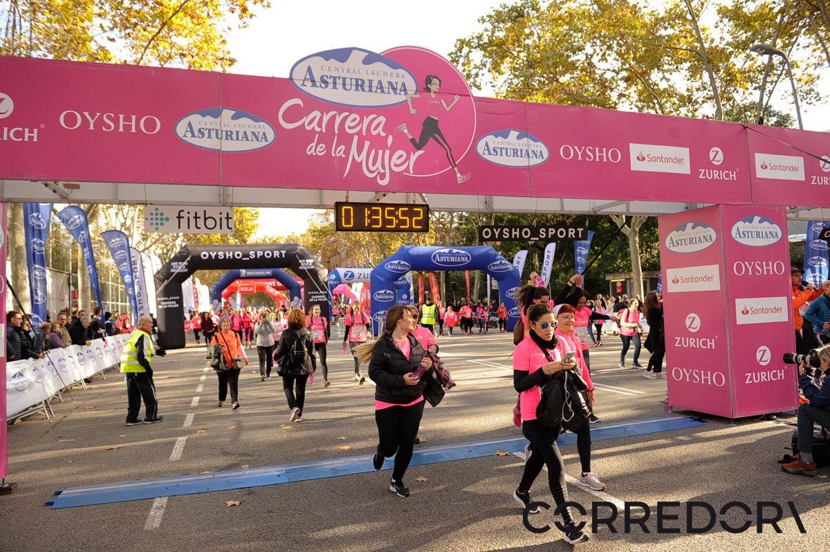 Llegada de la Carrera de la Mujer de Barcelona (ARCO IZQUIERDO 80)