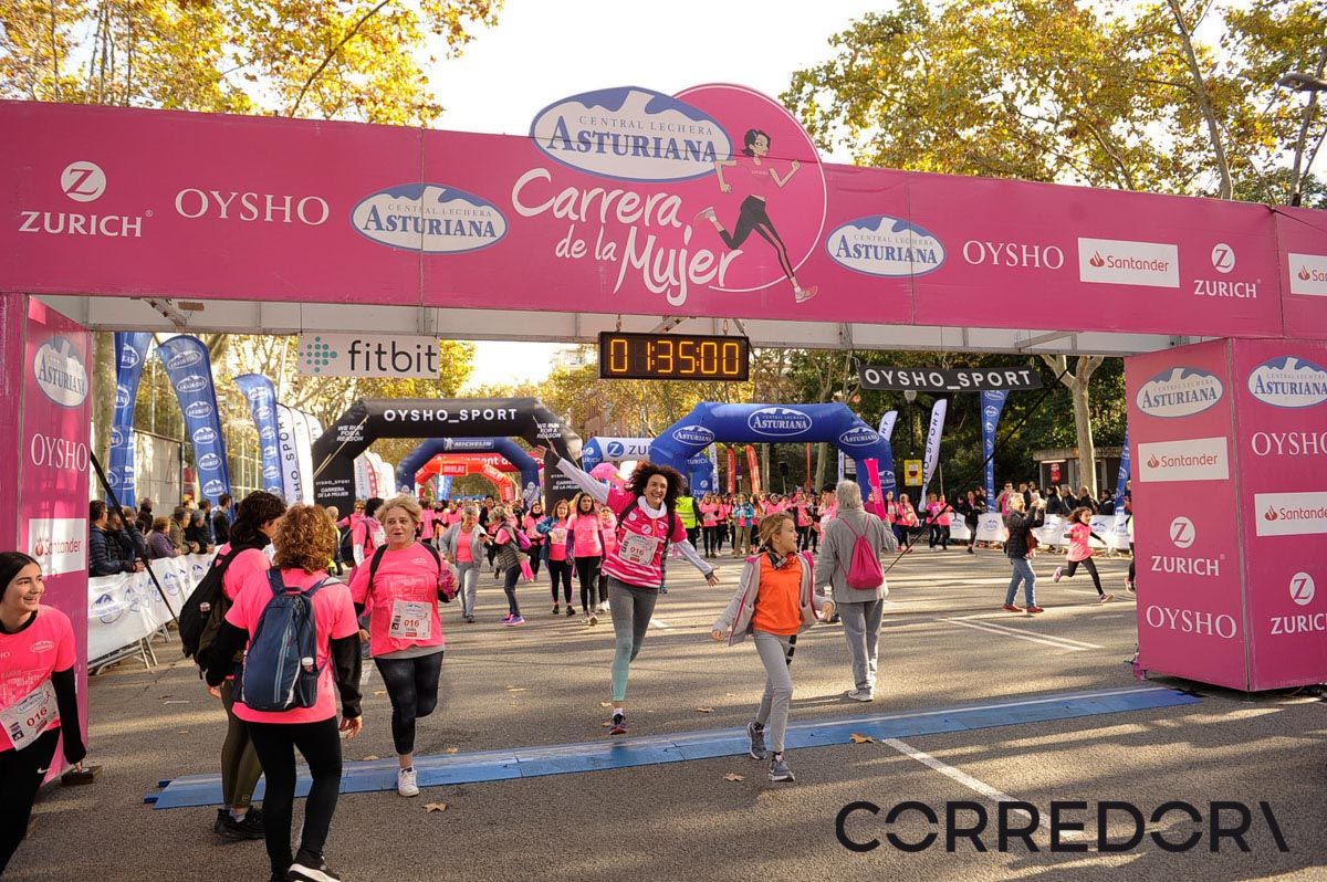 Llegada de la Carrera de la Mujer de Barcelona (ARCO IZQUIERDO 80)