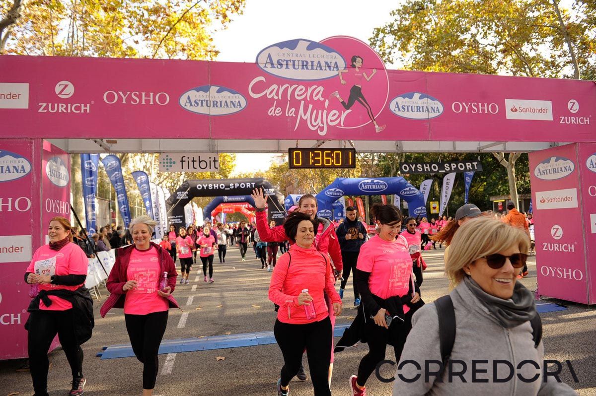 Llegada de la Carrera de la Mujer de Barcelona (ARCO IZQUIERDO 81)