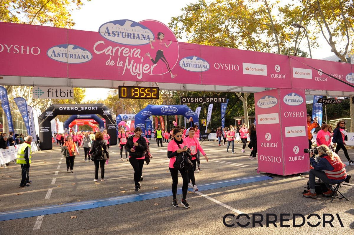 Llegada de la Carrera de la Mujer de Barcelona (ARCO IZQUIERDO 80)