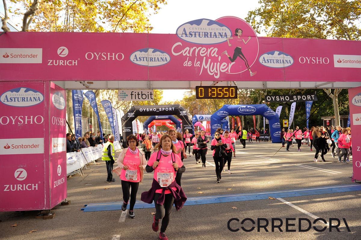 Llegada de la Carrera de la Mujer de Barcelona (ARCO IZQUIERDO 80)