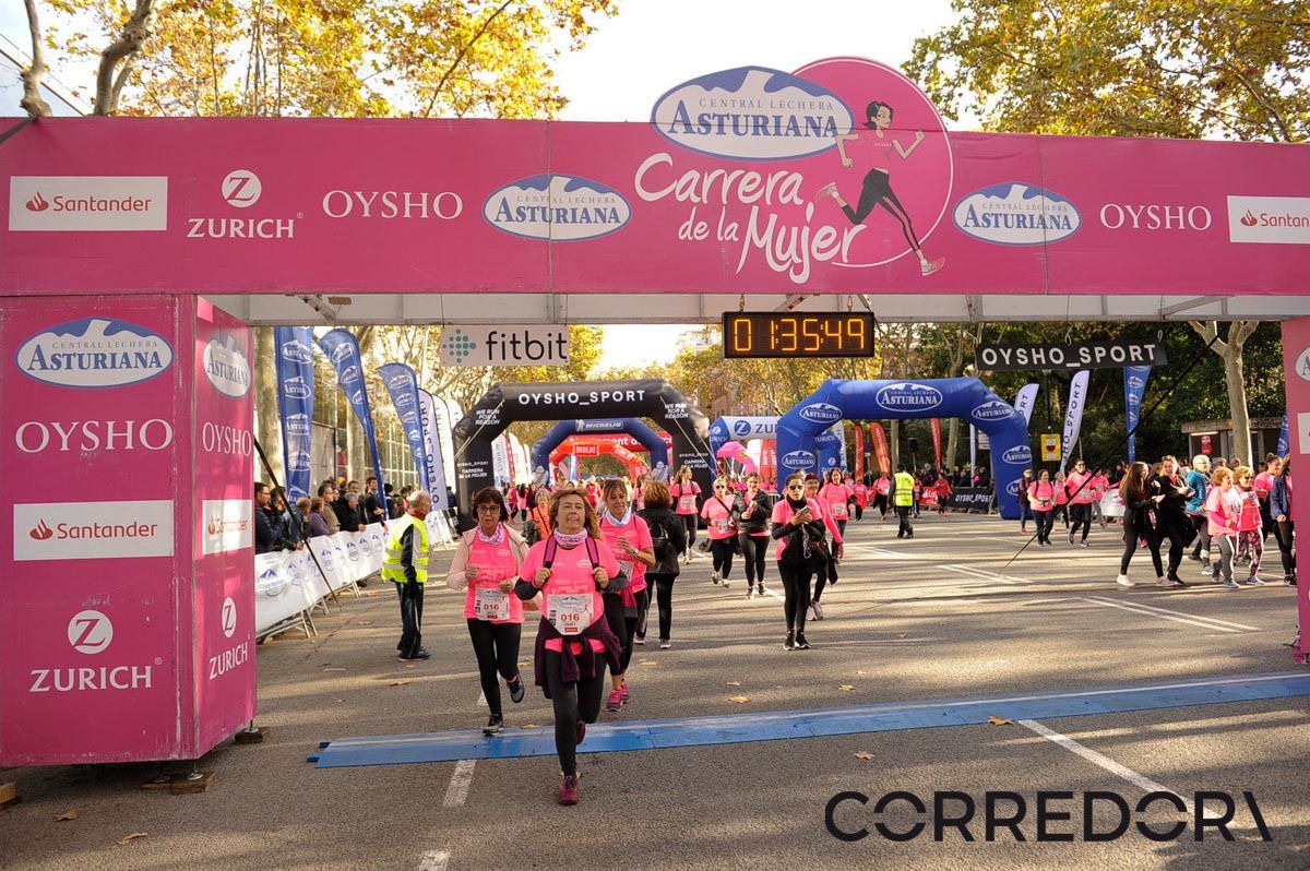 Llegada de la Carrera de la Mujer de Barcelona (ARCO IZQUIERDO 80)
