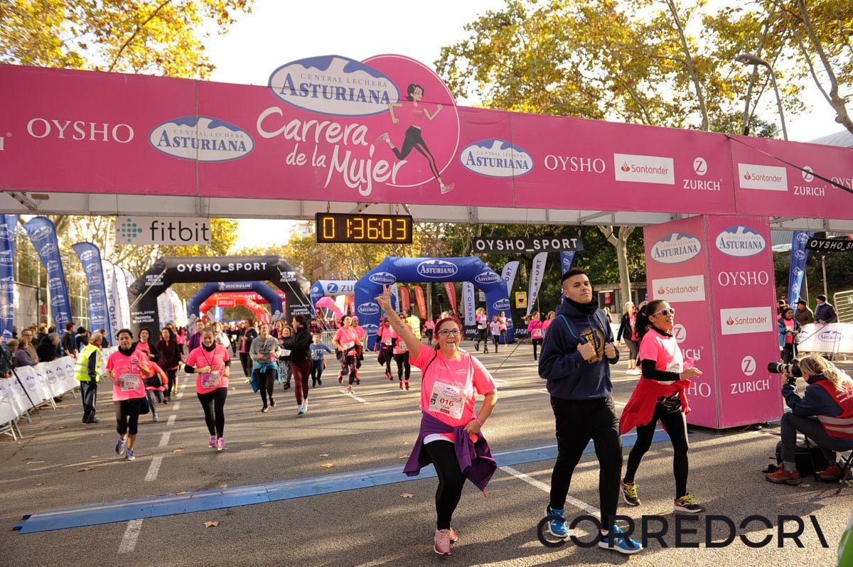 Llegada de la Carrera de la Mujer de Barcelona (ARCO IZQUIERDO 81)