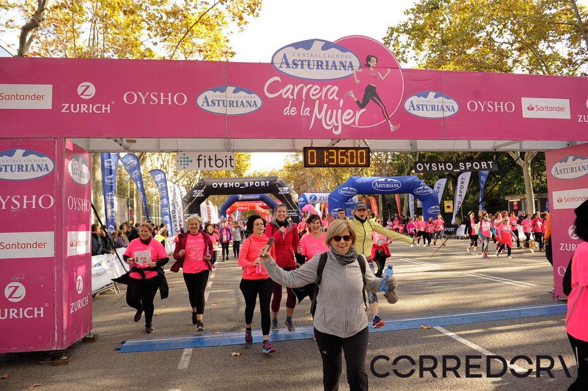 Llegada de la Carrera de la Mujer de Barcelona (ARCO IZQUIERDO 81)