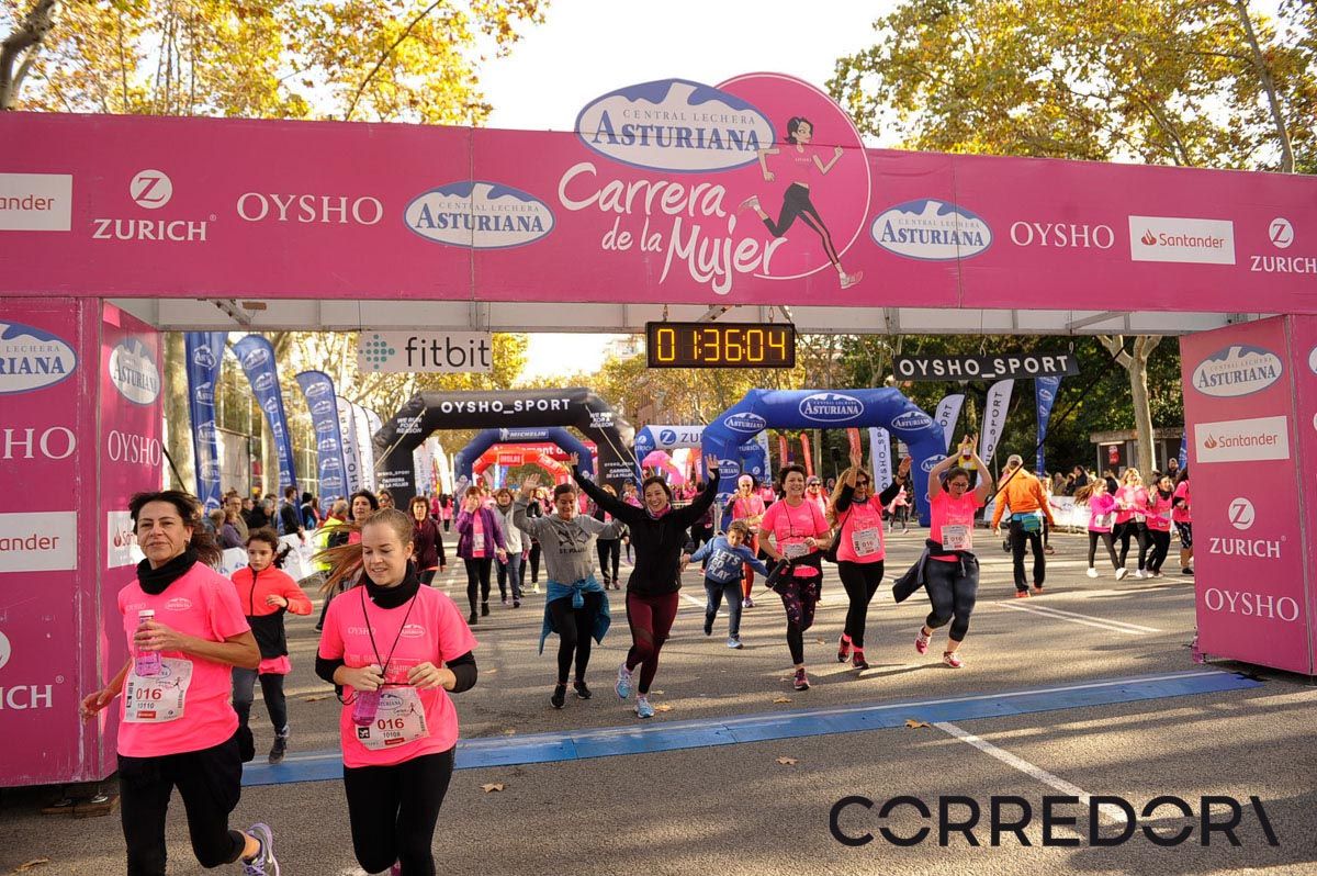 Llegada de la Carrera de la Mujer de Barcelona (ARCO IZQUIERDO 81)