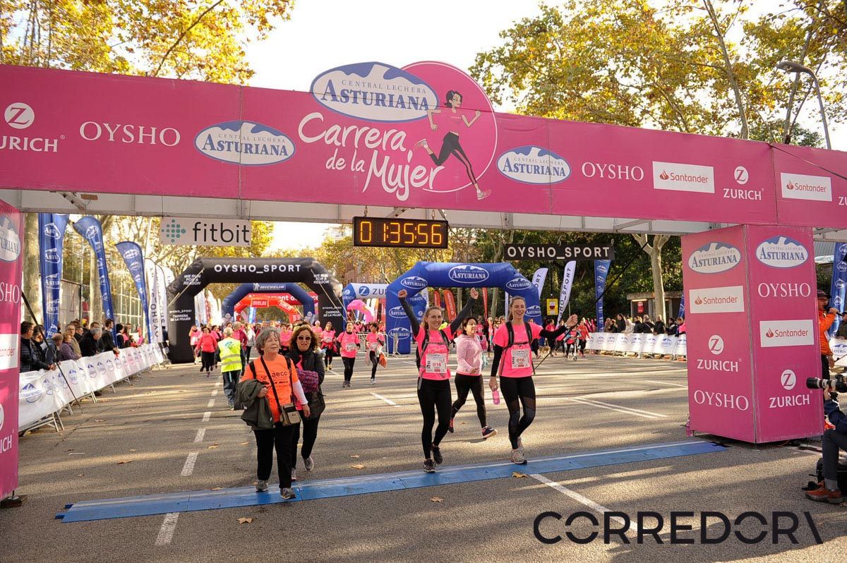 Llegada de la Carrera de la Mujer de Barcelona (ARCO IZQUIERDO 81)