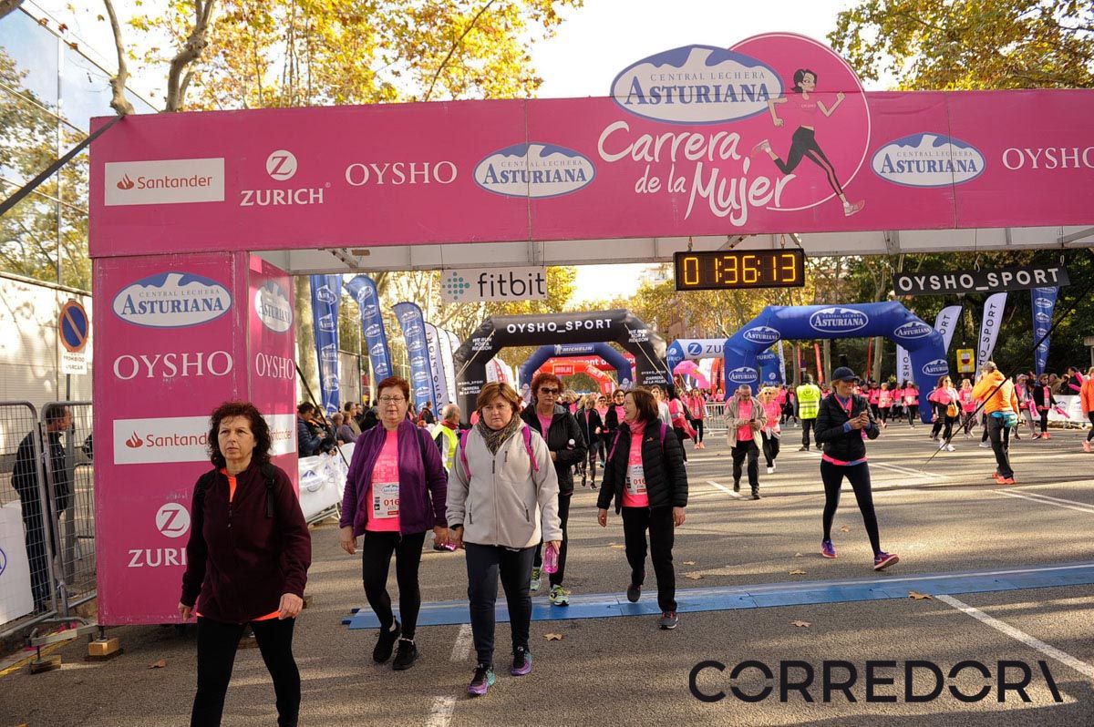 Llegada de la Carrera de la Mujer de Barcelona (ARCO IZQUIERDO 81)