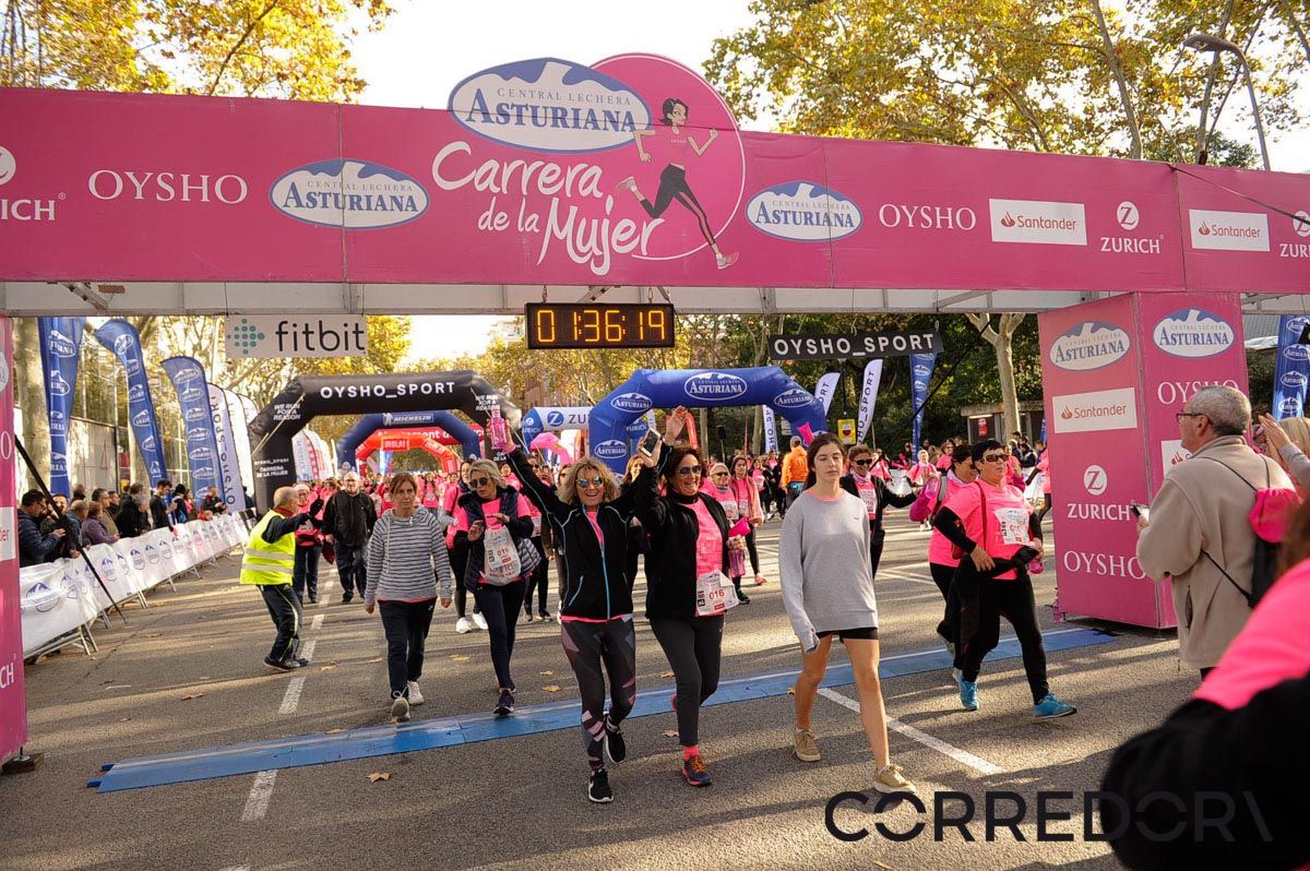 Llegada de la Carrera de la Mujer de Barcelona (ARCO IZQUIERDO 81)