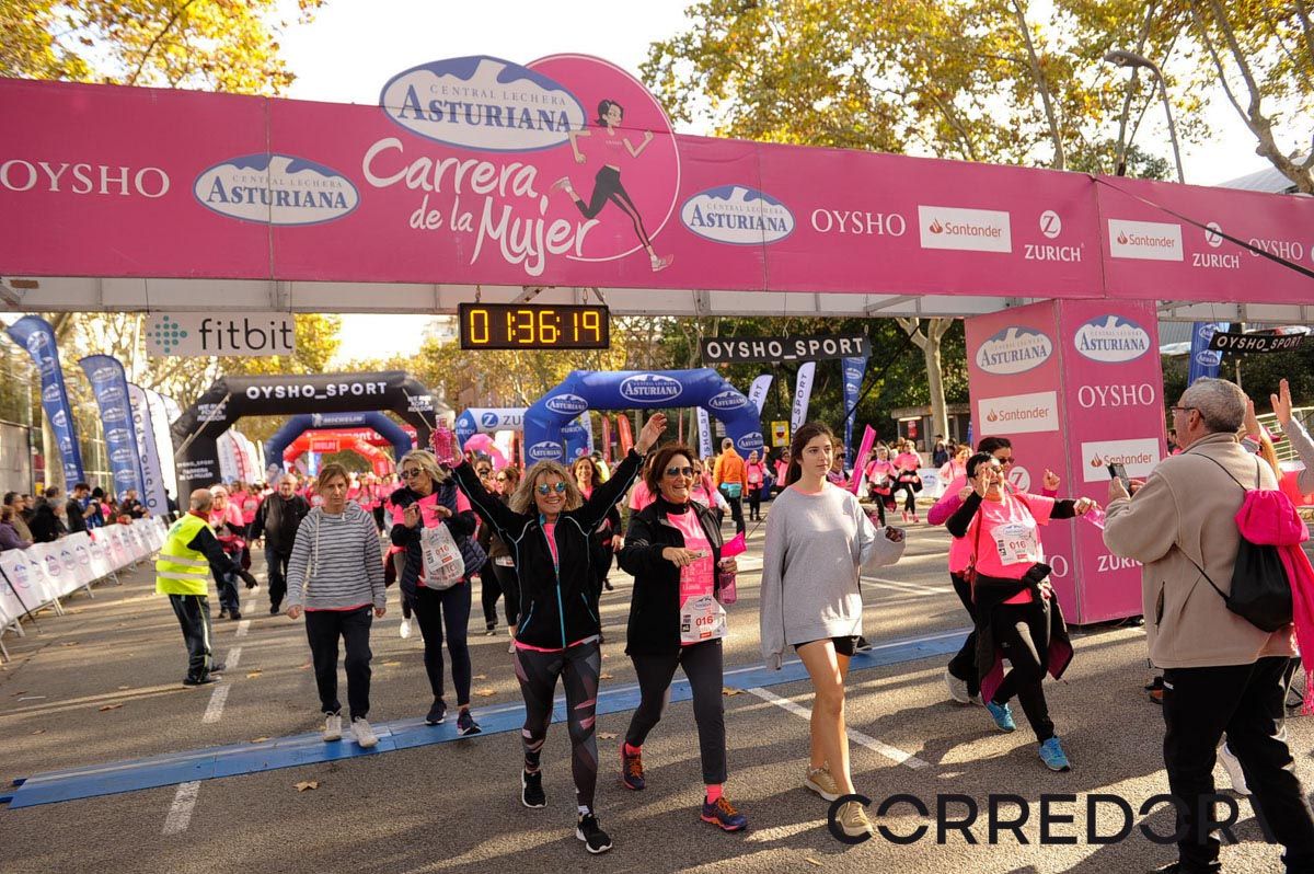 Llegada de la Carrera de la Mujer de Barcelona (ARCO IZQUIERDO 81)