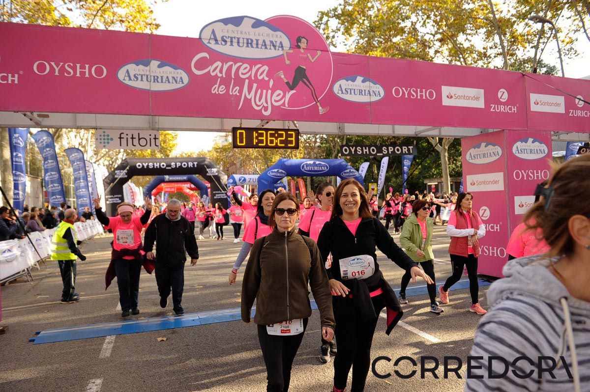 Llegada de la Carrera de la Mujer de Barcelona (ARCO IZQUIERDO 81)