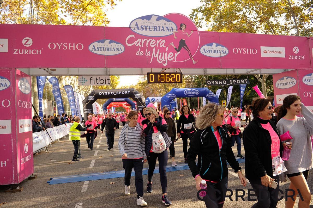 Llegada de la Carrera de la Mujer de Barcelona (ARCO IZQUIERDO 81)
