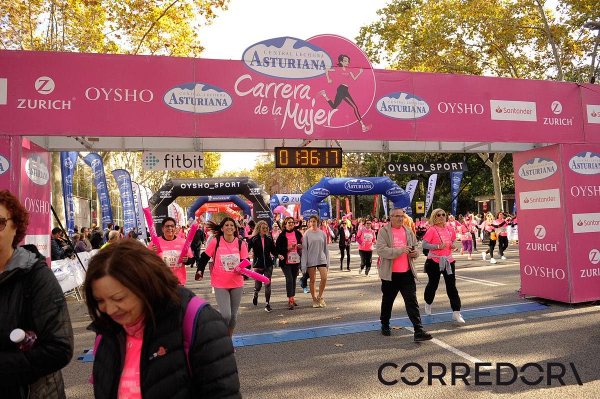 Llegada de la Carrera de la Mujer de Barcelona (ARCO IZQUIERDO 81)