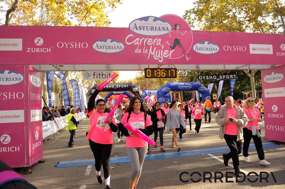 Llegada de la Carrera de la Mujer de Barcelona (ARCO IZQUIERDO 81)