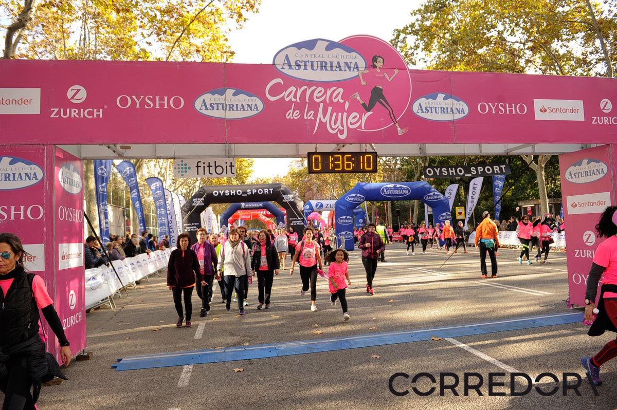Llegada de la Carrera de la Mujer de Barcelona (ARCO IZQUIERDO 81)