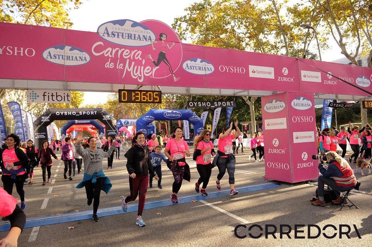 Llegada de la Carrera de la Mujer de Barcelona (ARCO IZQUIERDO 81)