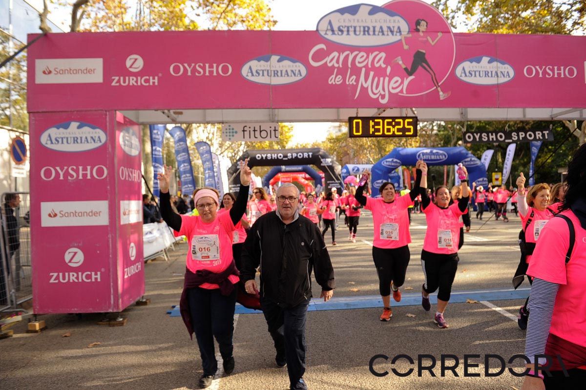 Llegada de la Carrera de la Mujer de Barcelona (ARCO IZQUIERDO 81)