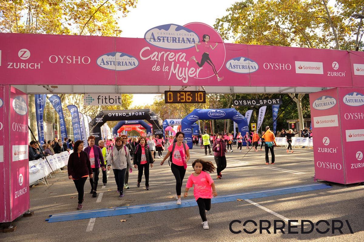 Llegada de la Carrera de la Mujer de Barcelona (ARCO IZQUIERDO 81)