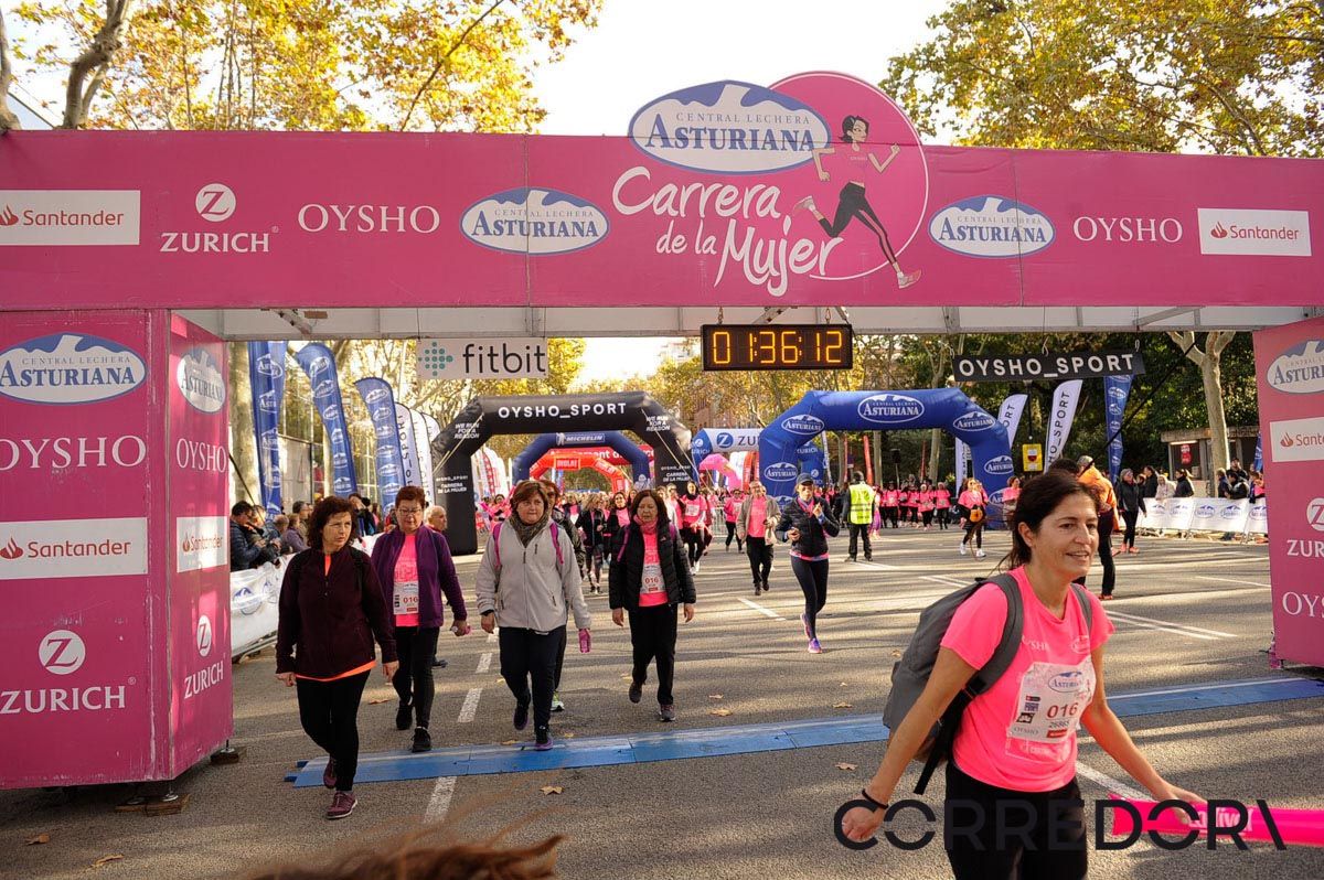 Llegada de la Carrera de la Mujer de Barcelona (ARCO IZQUIERDO 81)